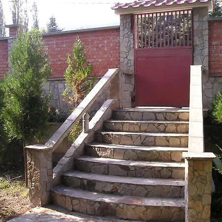 Ildo Iliana Hotel *